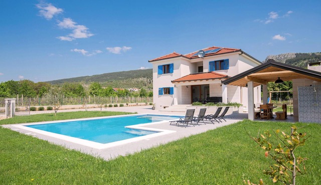 Beautiful home in Donji Prolozac