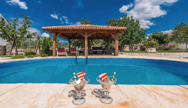 Beautiful home in Zemunik Gornji