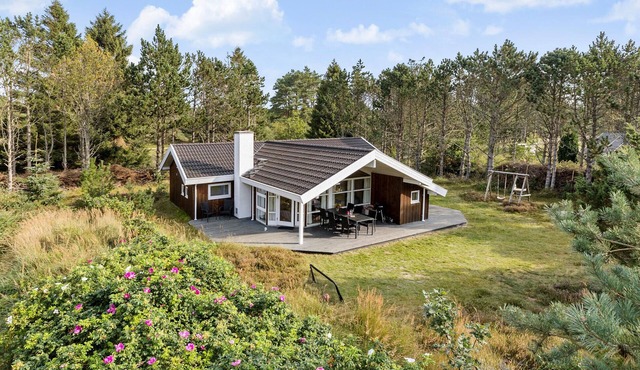 Beautiful home in ålbæk with sauna