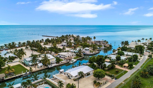 Beautiful Home in a Great Neighborhood with Ocean Access and Boat Ramp on Property