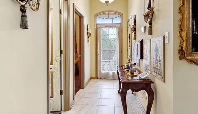 Beautiful home in Algiers, 12 minute ride to downtown New Orleans. nn
