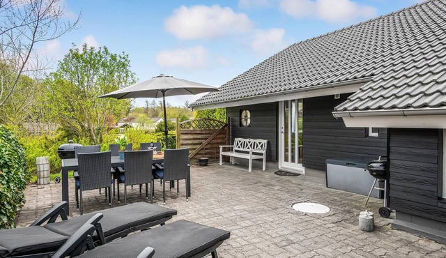 Beautiful home in Aabenraa with WiFi