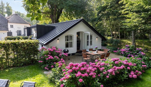 Beautiful home in Aabenraa with house sea view