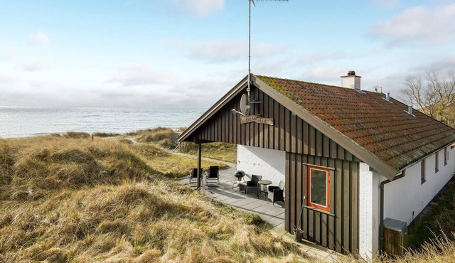 Beautiful home in Aakirkeby with WiFi