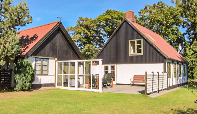 Beautiful home in Aakirkeby with WiFi