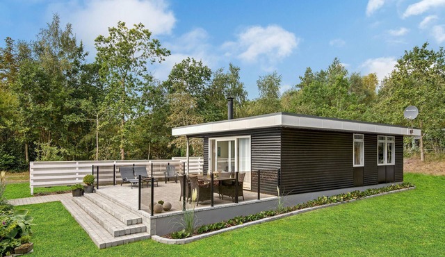 Beautiful home in Aakirkeby with WiFi