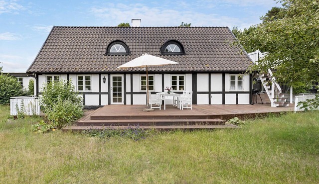 Beautiful home in Aakirkeby with WiFi