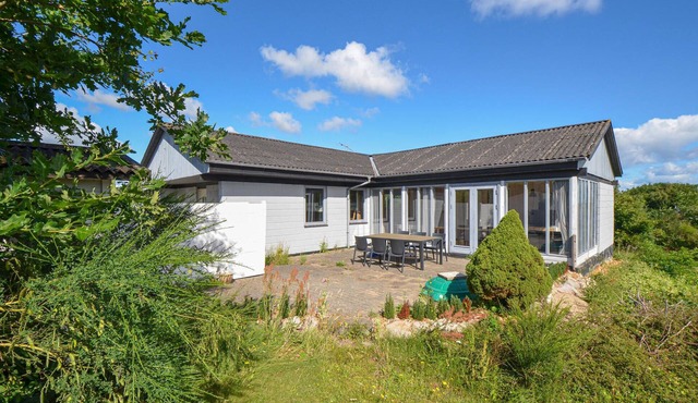 Beautiful home in Allingåbro with WiFi