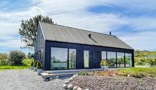 Beautiful home in Allinge with kitchen