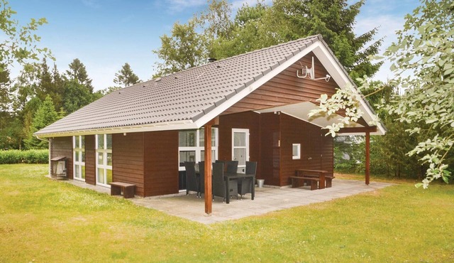 Beautiful home in Ansager with WiFi