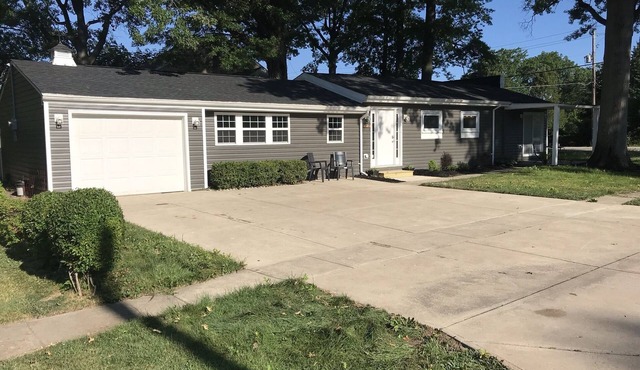 Beautiful home in Avon Lake walkable to small beach and beautiful sunsets.