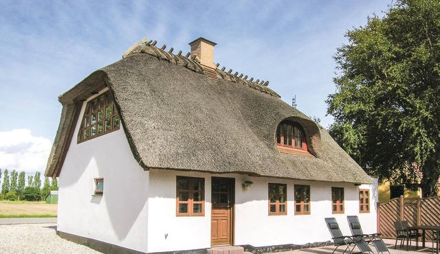 Beautiful home in Bagenkop with WiFi