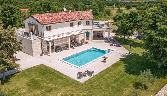 Beautiful home in Bale