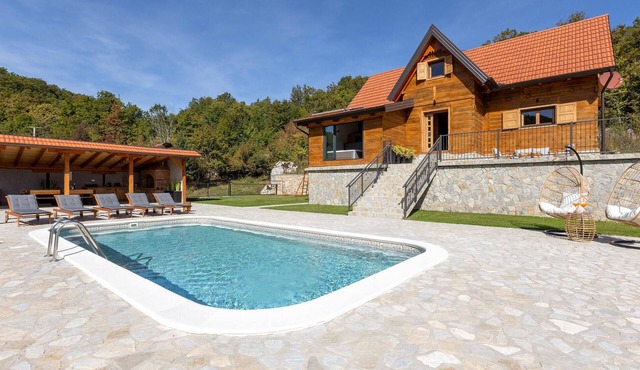 Beautiful home in Barlete with sauna