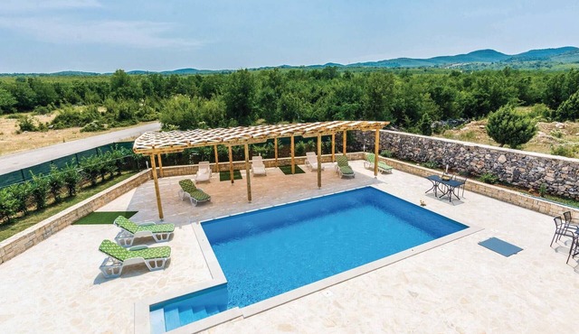 Beautiful home in Bilisane with WiFi