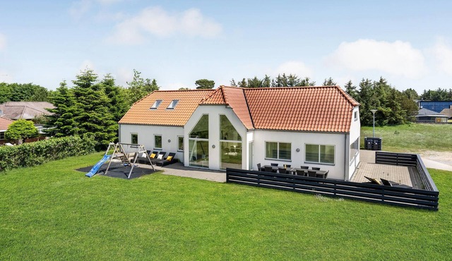 Beautiful home in Blåvand with sauna