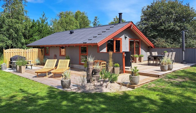 Beautiful home in Blåvand with WiFi