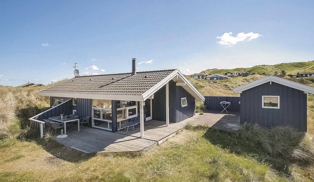 Beautiful home in Blokhus with WiFi