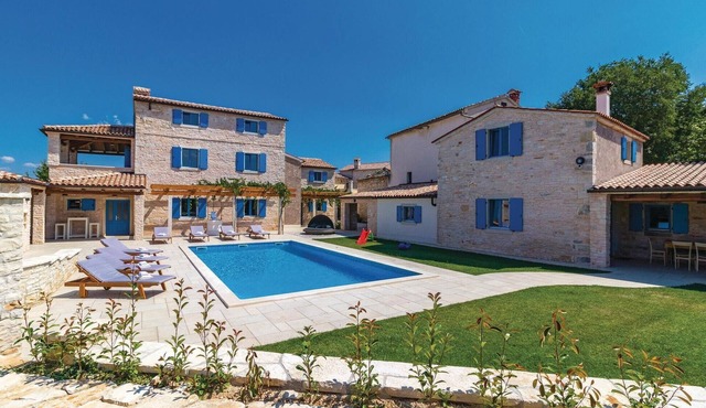 Beautiful home in Bokordici