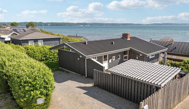 Beautiful home in Børkop with WiFi