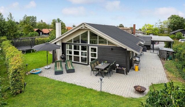 Beautiful home in Børkop with kitchen