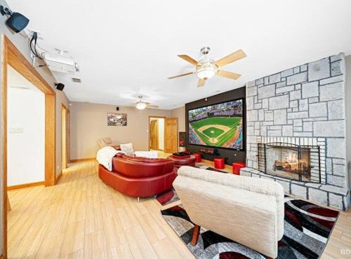 Beautiful home in Bridgeview!