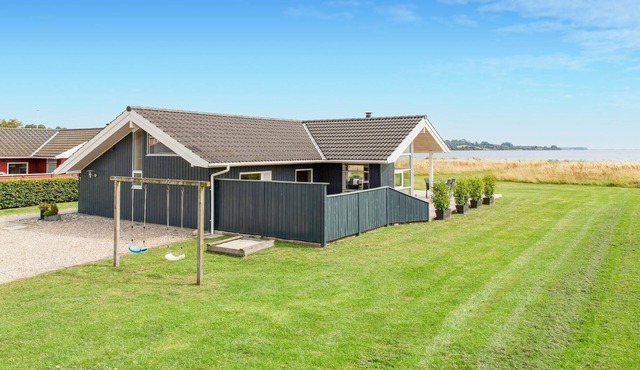 Beautiful home in Broager with WiFi