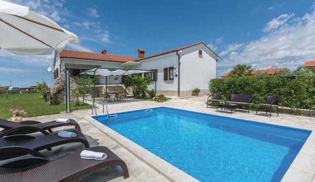 Beautiful home in Brtonigla
