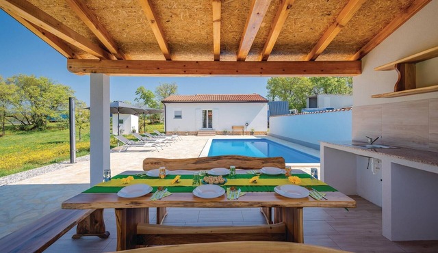 Beautiful home in Buje
