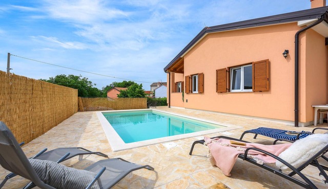 Beautiful home in Buje
