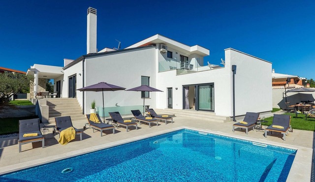 Beautiful home in Buje