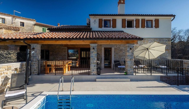 Beautiful home in Buzet with sauna