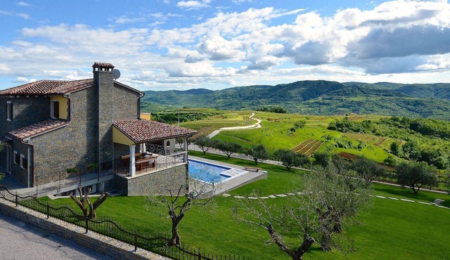 Beautiful home in Buzet with sauna