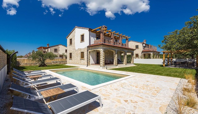 Beautiful home in Cabrunici