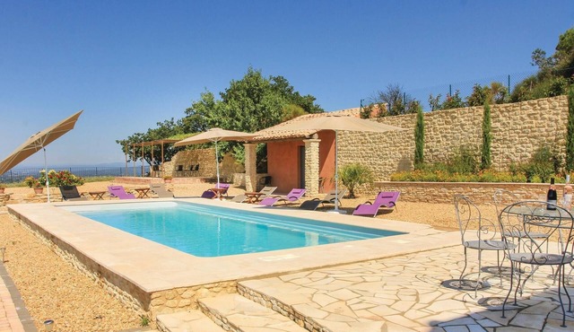 Beautiful home in Cairanne with private swimming pool, can be inside or outside