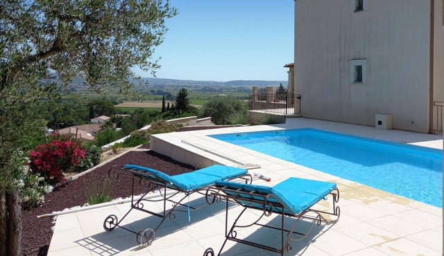 Beautiful home in Calvisson with WiFi