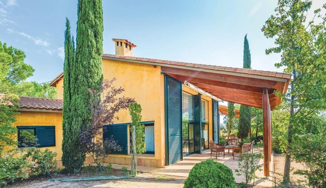 Beautiful home in Capmany