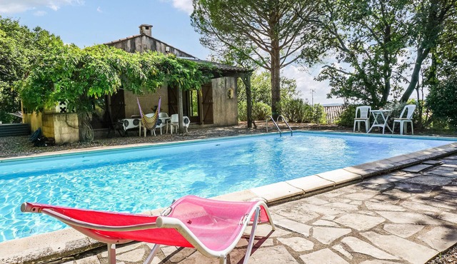 Beautiful home in Caux with WiFi