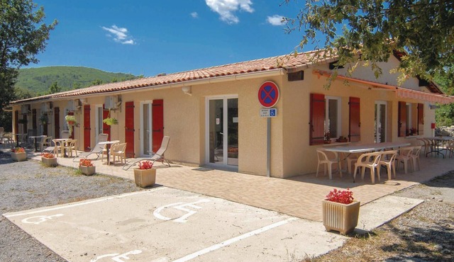 Beautiful home in Courry with kitchen