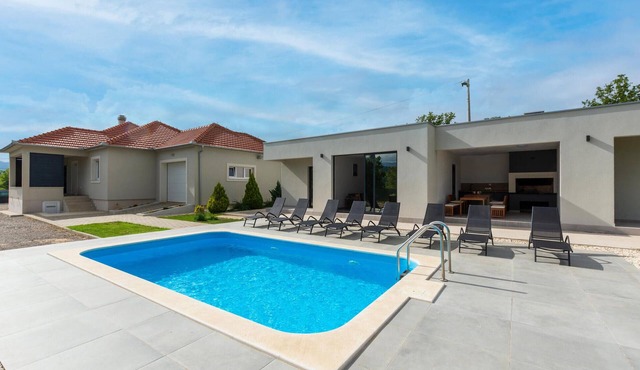 Beautiful home in Dicmo with sauna