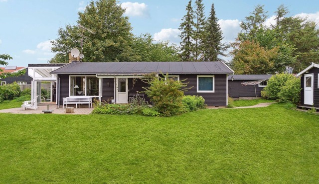 Beautiful home in Dronningmølle