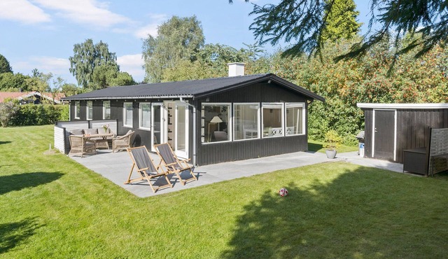 Beautiful home in Dronningmølle
