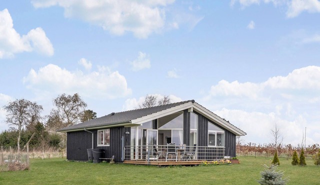 Beautiful home in Stubbekøbing with WiFi