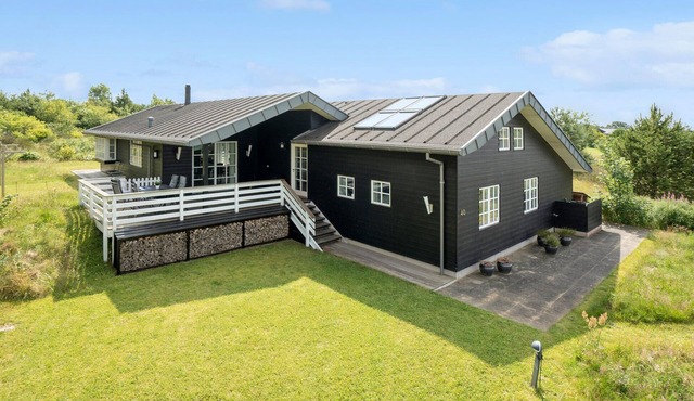 Beautiful home in Ejstrupholm with WiFi