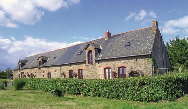 Beautiful home in Eancé with kitchen