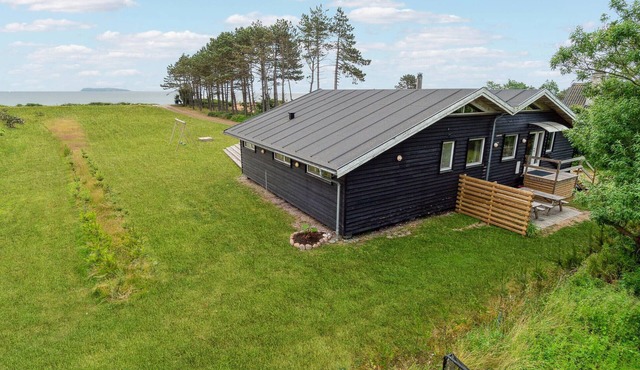 Beautiful home in Ebeltoft with sauna