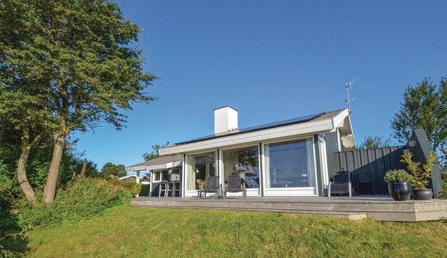 Beautiful home in Ebeltoft with sauna