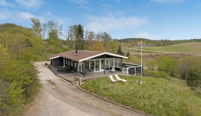 Beautiful home in Ebeltoft with house sea view