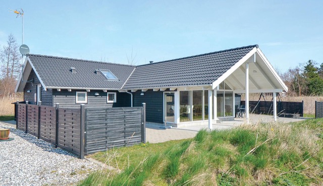 Beautiful home in Ebeltoft with WiFi