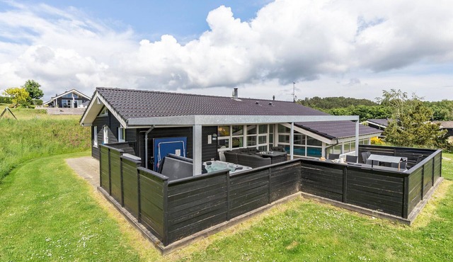 Beautiful home in Ebeltoft with WiFi